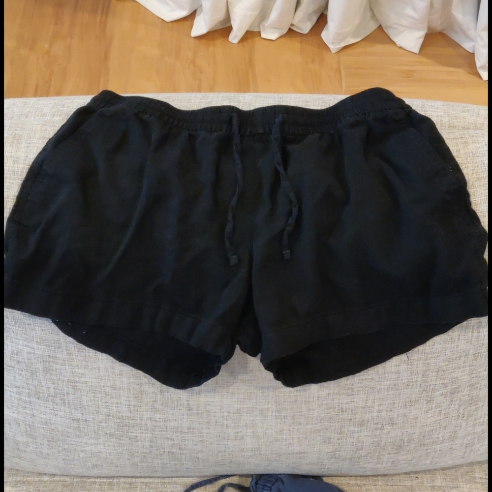 Large linen shorts